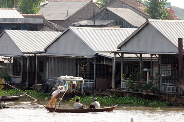 &copy John Lancaster