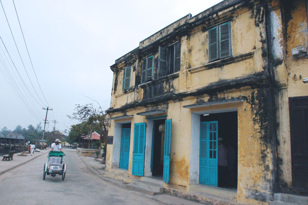 &copy John Lancaster