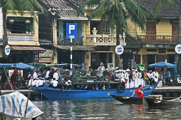 &copy John Lancaster