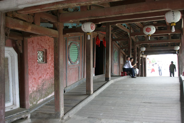 &copy John Lancaster