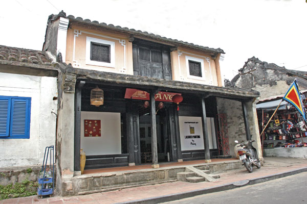 &copy John Lancaster