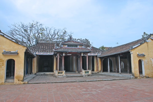 &copy John Lancaster