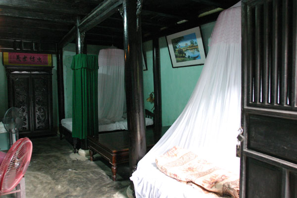 &copy John Lancaster