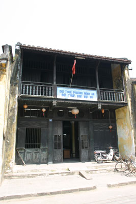 &copy John Lancaster