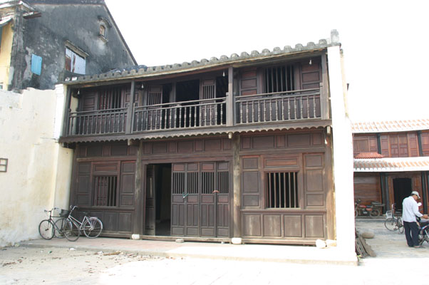 &copy John Lancaster