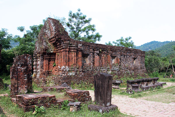 &copy John Lancaster