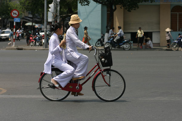 &copy2004 John Lancaster